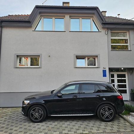 Apartments Battistutti - Free Private Parking Zagreb Exteriör bild